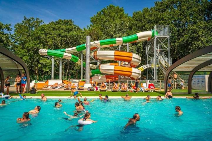 Camping pour 4 personnes, avec Piscine