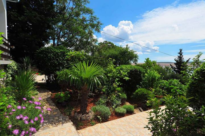 Ferienhaus 20 m vom Meer entfernt in Starigrad, Zadar