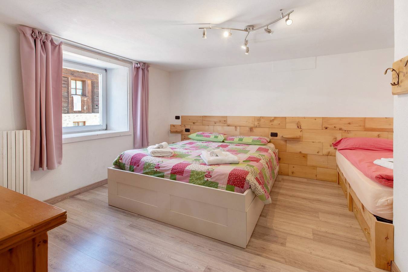 Ganze Wohnung, Apartment 'Unit 1' mit Bergblick, Gemeinschaftsterrasse und Wlan in Livigno (Stadt), Livigno