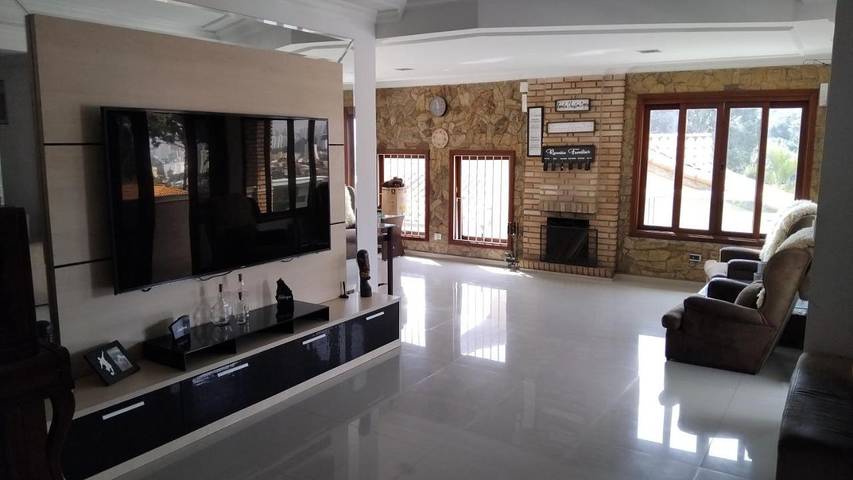 Casas e apartamentos de temporada para 7 pessoas, com balcão e vista e ainda piscina em Taboão da Serra