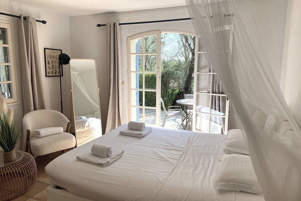 French Riviera, charming and romantic villa southfacing with a scenery view in Le Rouret, Region de Cannes