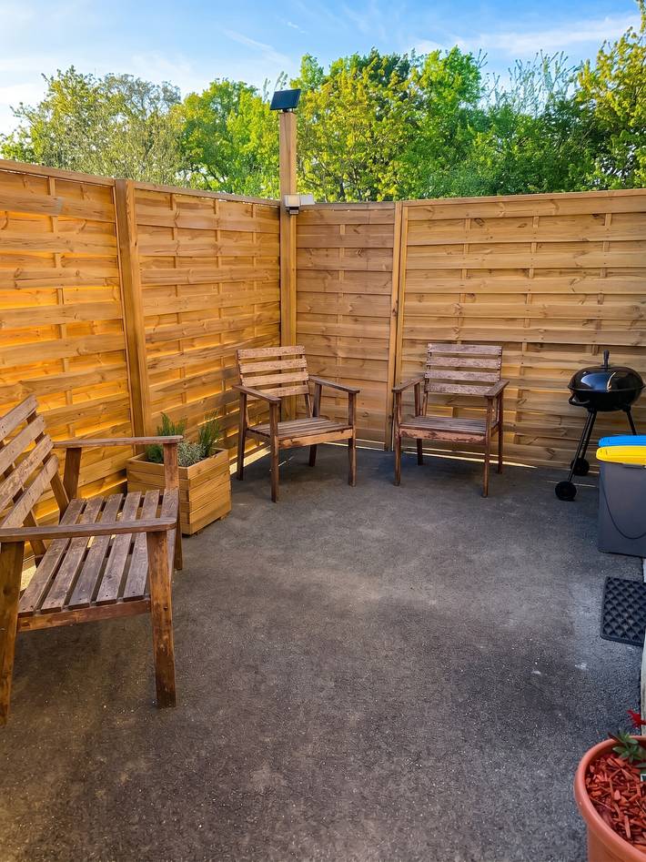 Entire studio, Cosy Studio in the Heart of Ploërmel - 20 m² with Terrace in Ploërmel, Vannes region