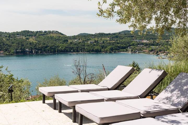 Villa per 6 persone, con piscina e balcone nonché giardino in Salò