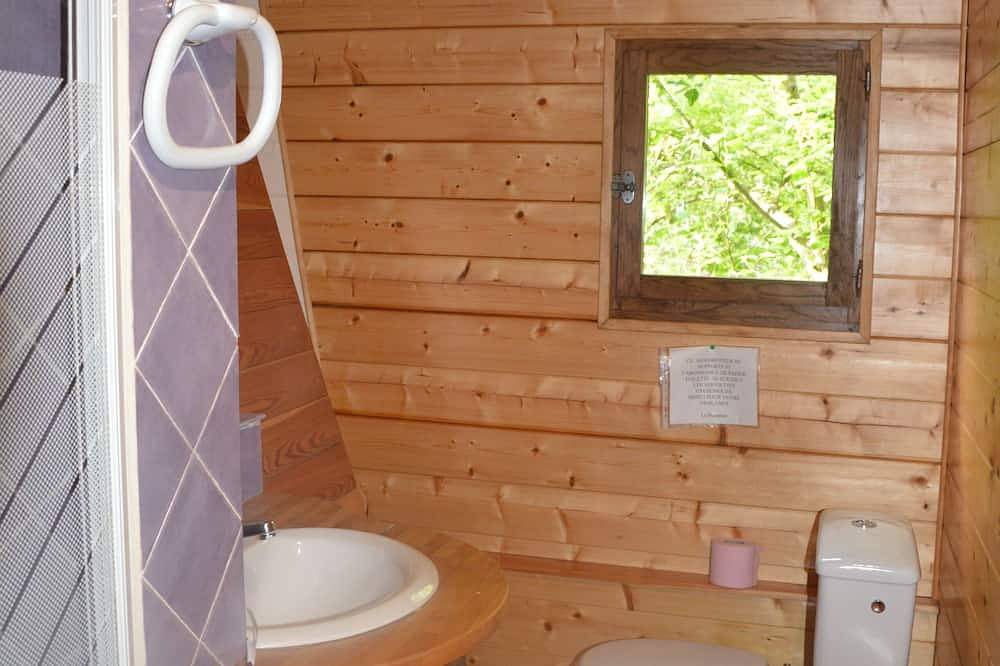 Appartement entier, Ferme Val des Prés, Gîte du Ruisseau  Nuits fraiches pour bien dormir assurées in La Brigue, Côte méditerranéenne (France)