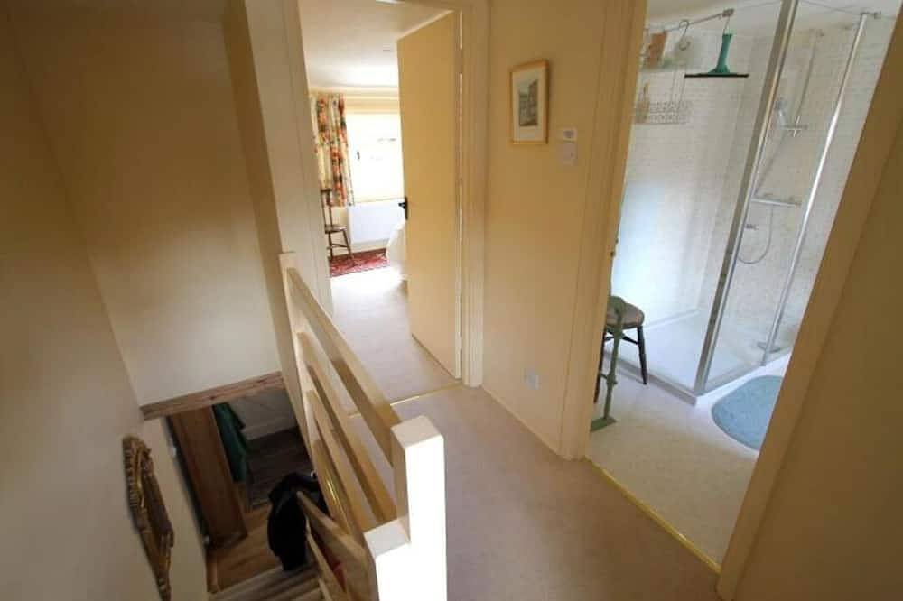 Cosy Carpenters Cottage Holt. Quiet & Secluded, parking, piano. Nt properties in Holt, Norfolk Coast