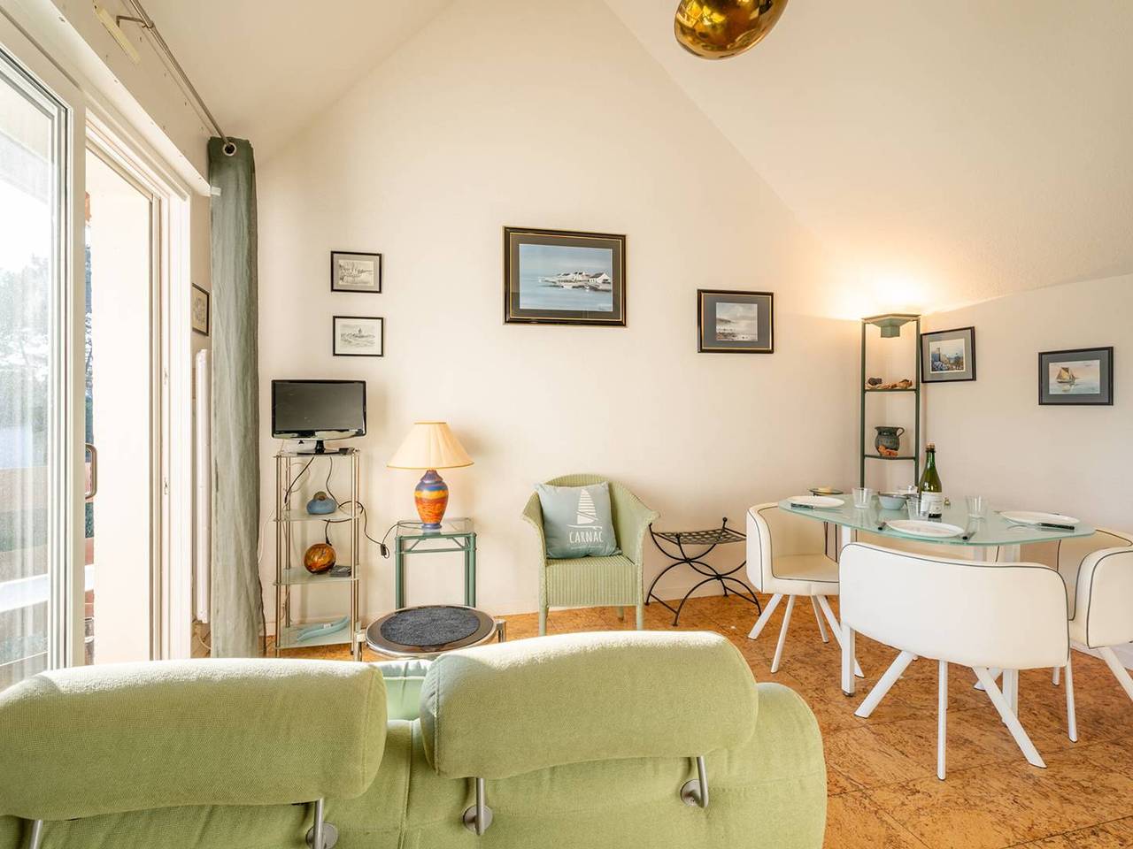 Appartement entier, Carnac : Appt 2P+Mezz, Plage à 100m, Parking, Animaux admis in Carnac, Côte des Mégalithes
