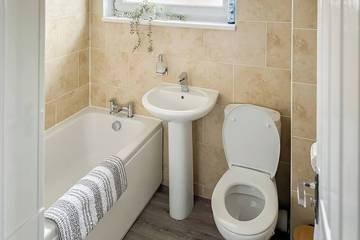 Log Cabin for 4 People in Caol, Loch Eil, Photo 4