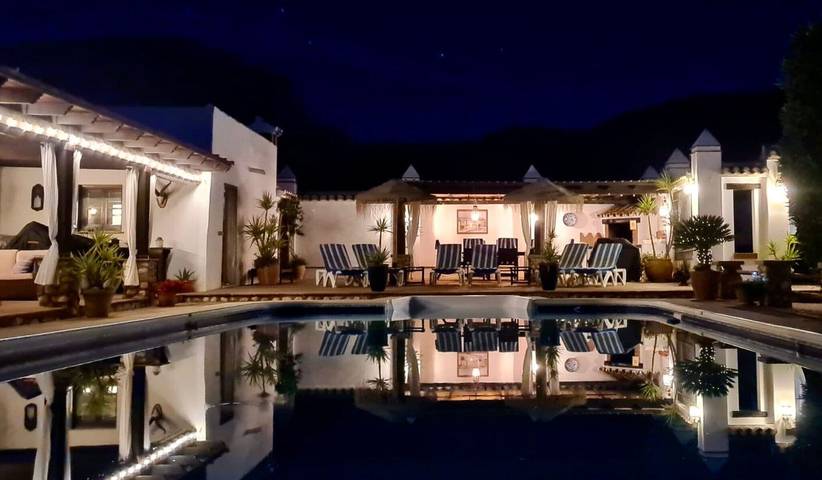 Retiro de lujo con 2 piscinas, jacuzzi climatizado, Wifi gratis y facilidades ecuestres in Villanueva del Trabuco, Provincia de Málaga