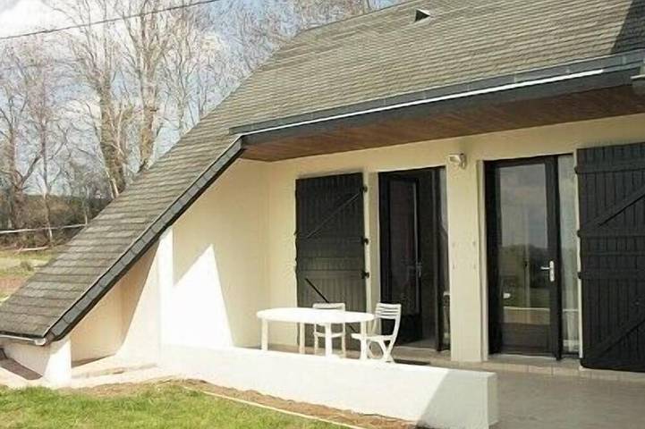 Gîte pour 2 personnes, avec terrasse et jardin à Nébouzat