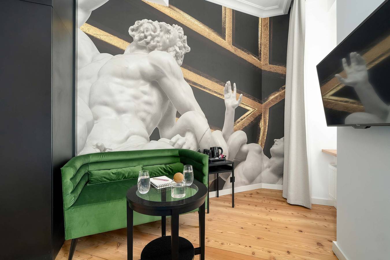 Estudio entero, Kramarska 9 Poznań | Schoeps Residence | Apartment for Two in Historic Surroundings | Old Market Square | Remote Work in Poznań, Gran Polonia (región histórica)