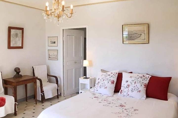 Suite-Superior-Ensuite mit Dusche-Terrasse-Suite Pamparigouste Rdc in Villeneuve-lès-Avignon, Nimes und Umgebung