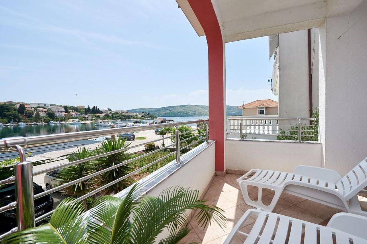 Ganze Wohnung, Ferienwohnung in Seget Vranjica mit Meerblick, Terrasse, Klimaanlage, W-Lan (5052-5) in Seget Vranjica, Split-Dalmatien