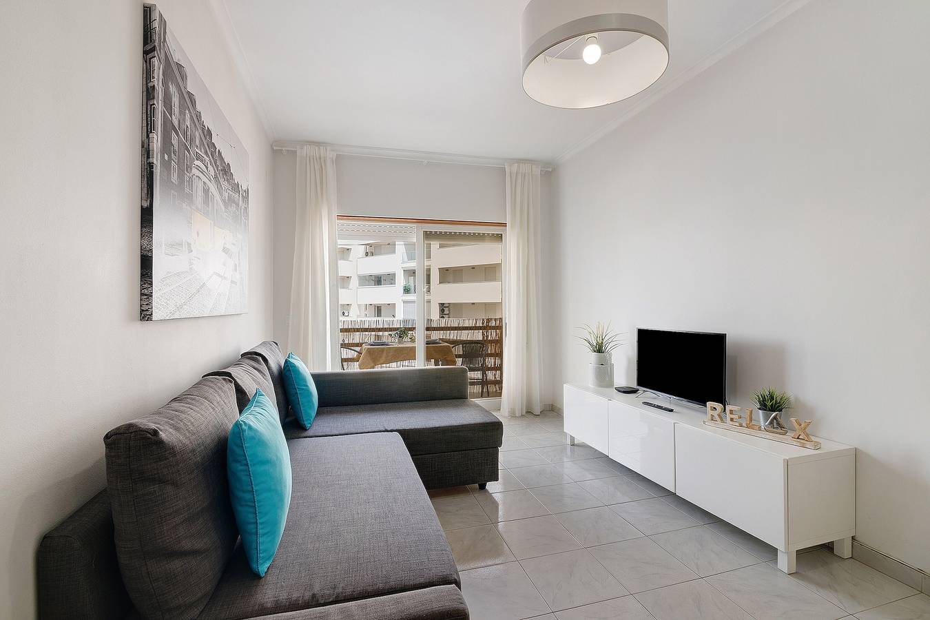 Apartamento entero, Apto. S. Lourenço Frente a la Playa - sin vistas al mar - Piscina Compartida, Balcón y Wi-Fi in Armação de Pêra (costa), Armação de Pera
