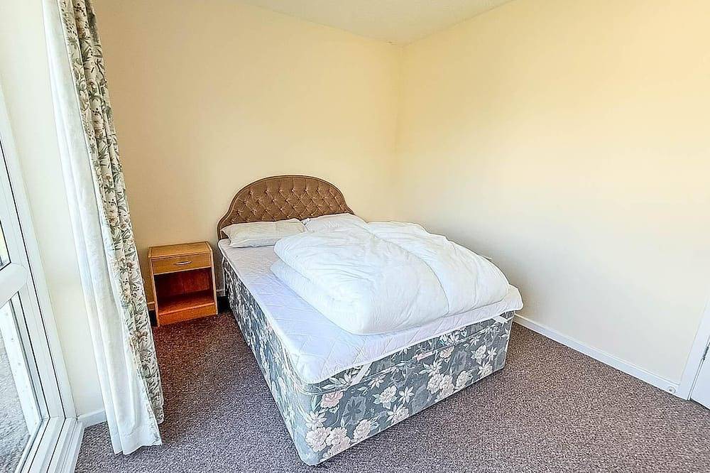 8 berth chalet to hire at Bermuda Holiday Park nearby Hemsby beach in Hemsby, Great Yarmouth