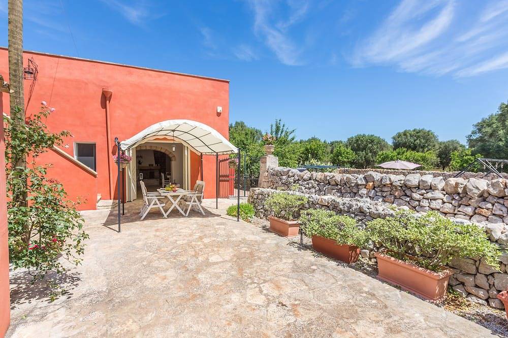 La Corte della Masseria - giardino privato e recintato - privacy - mare a 10 km in San Vito dei Normanni, Salento