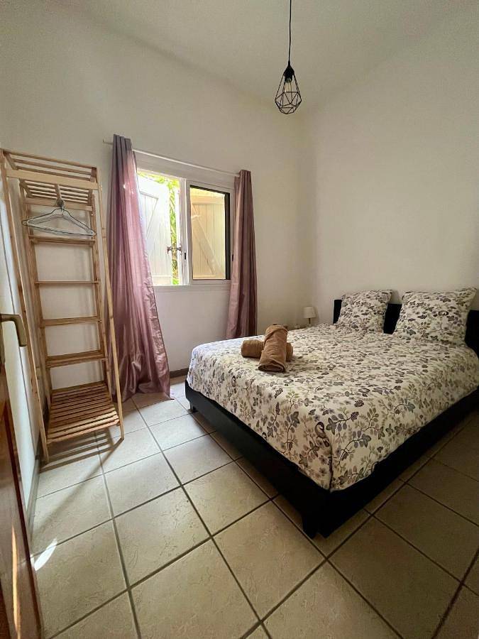 Location de vacances pour 12 personnes, avec jardin ainsi que piscine et terrasse à Les Trois-Bassins - 4