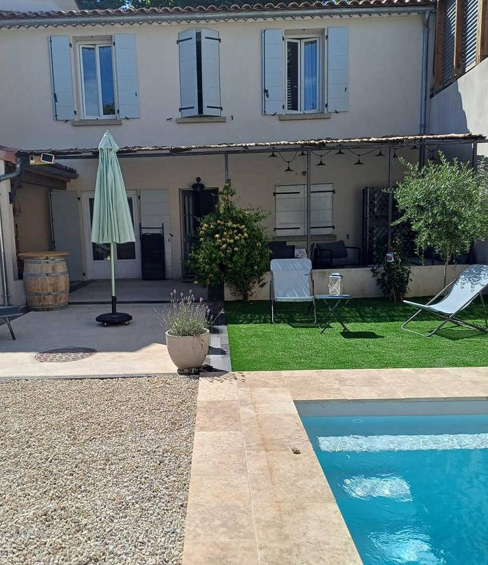 Gîte pour 6 personnes, avec Terrasse ainsi que Jardin et Piscine