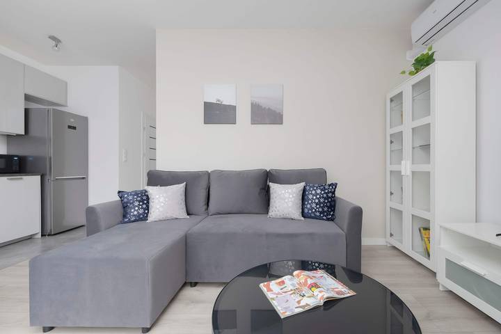 Entire apartment, Spacious Apartment | 4 Bedrooms | Air Conditioning | Parking. in Mokotów, Warsaw