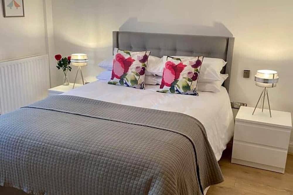 Entire apartment, Luxury, modern town centre, 2 beds, free parking for one vehicle in Stratford upon Avon, Warwickshire