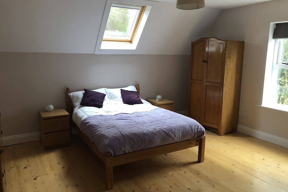 Spacious period style house where old meets new with romantic garden retreat. in Caragh, County Kerry