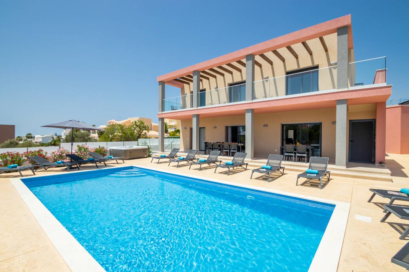 Villa Riviera in Armação de Pêra (costa), Faro Distrikt