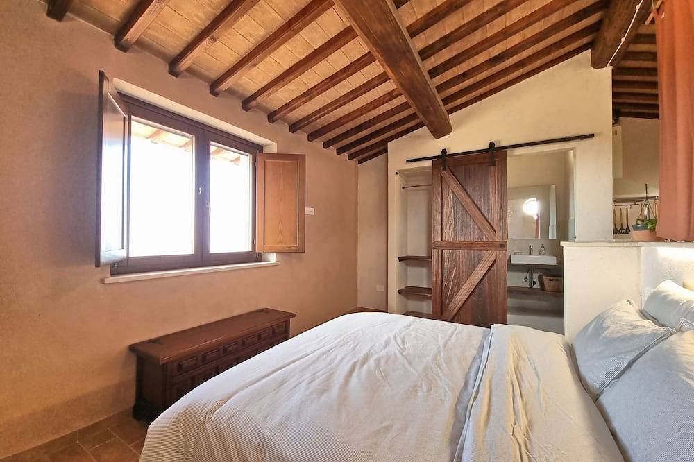 Apartamento entero, Farmhouse with panoramic views surrounded by forest in the center of Umbria in Gualdo Cattaneo, Provincia de Perugia