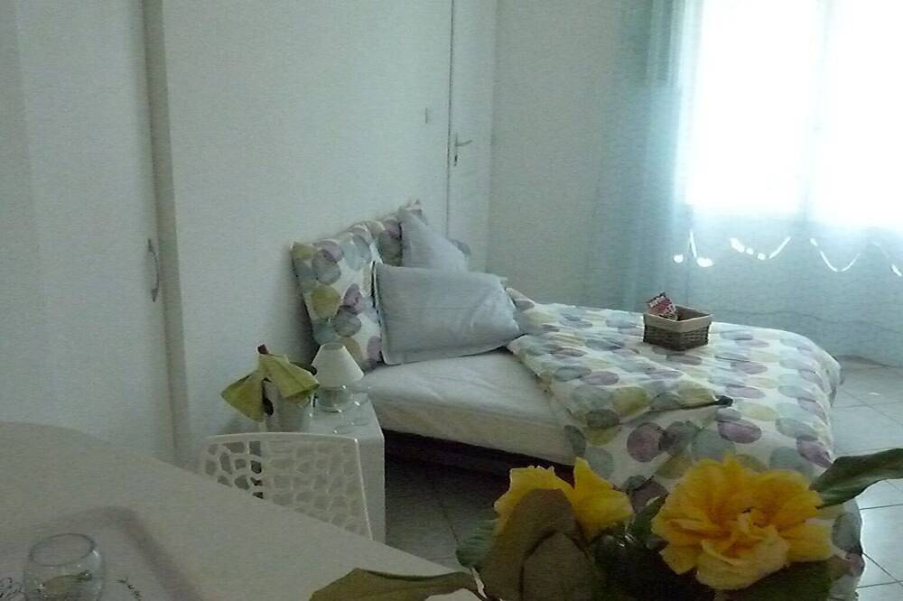 Apartamento entero, Estudio con aire acondicionado en la planta baja, en el histórico Mèze, Bassin de Thau in Mèze, Côte d'Améthyste