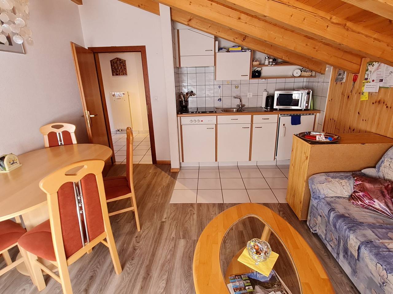 Ganze Wohnung, Chalet Haus (bei Einfahrt grosser Nussbaum ) in Leuk, Walliser Alpen