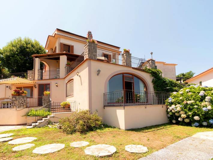 Villa for 8 people, with garden in Sorrento