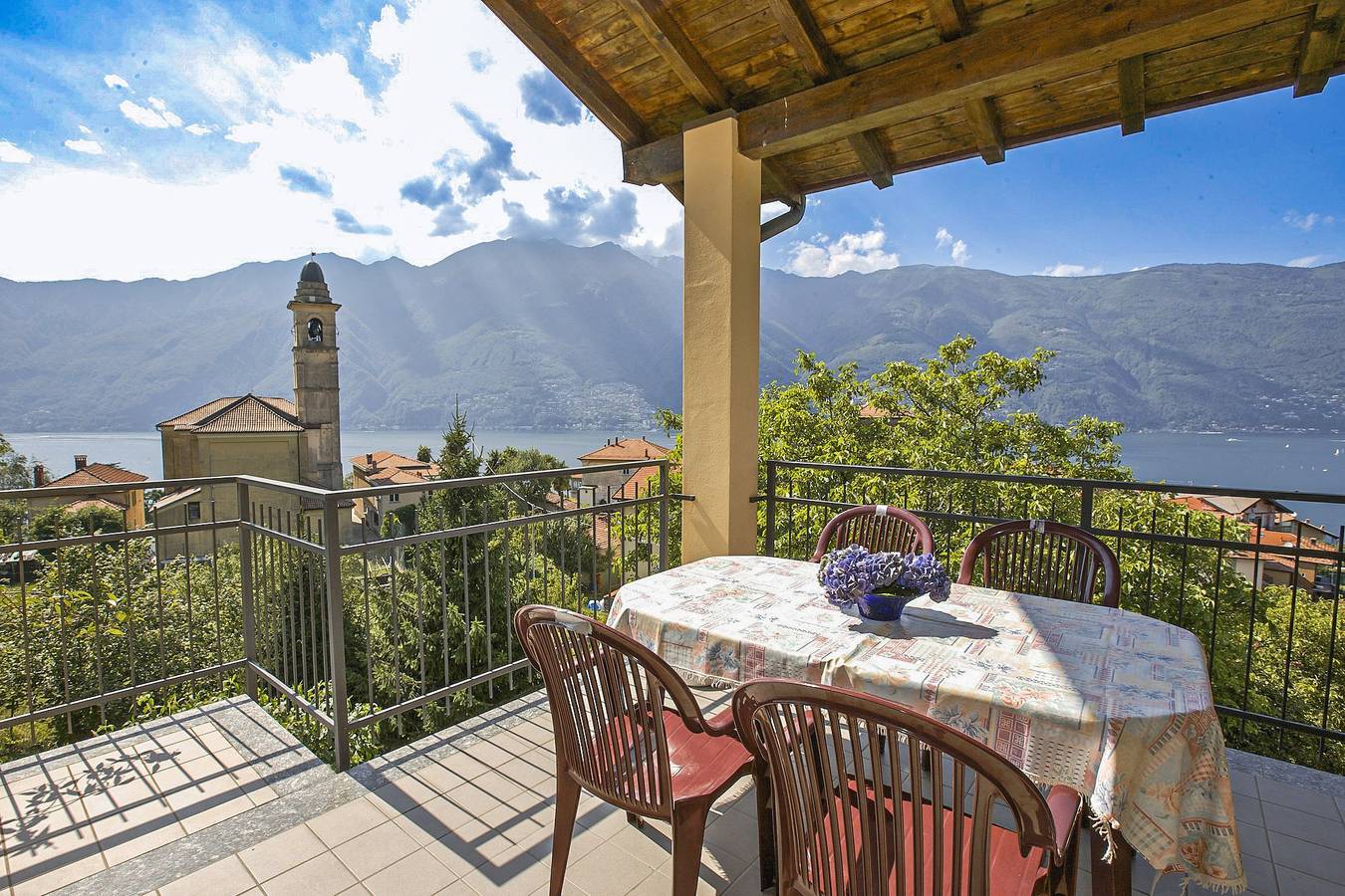 Appartamento intero, Appartamento vacanze per 4 persone con piscina in Pino sulla Sponda del Lago Maggiore, Maccagno con Pino e Veddasca