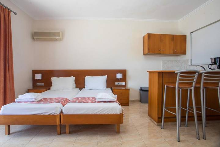 Maison d’hôte pour 3 personnes, avec jardin ainsi que vue et piscine dans Rhodes - 2