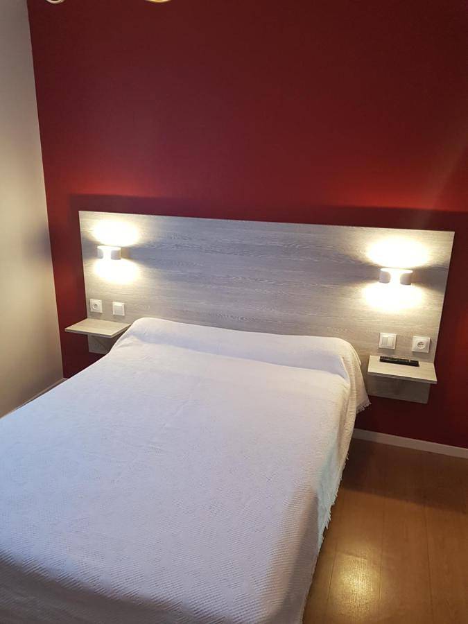 Hôtel pour 4 personnes, avec Terrasse ainsi que Jardin et Vue à Morlaàs