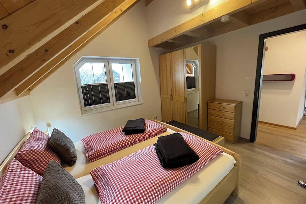 Ganze Wohnung, Ferienloft, 100 qm, 2 Schlafzimmer, 1 offenes Schlafzimmer, Balkon und Terrasse, max. 6 Personen in Bonndorf, Südschwarzwald