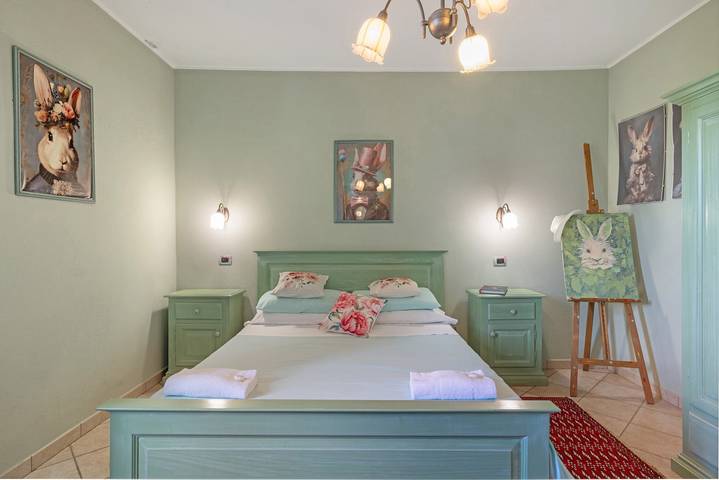Ganze Wohnung, Ferienwohnung 'Barbera' mit gemeinsamer Terrasse, Gemeinschaftsgarten und Wi-Fi in Mango, Langhe
