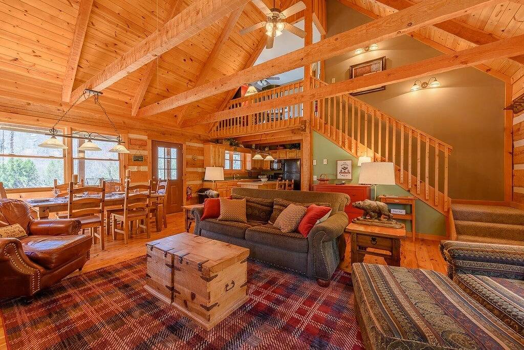 3Bd / 3Ba Cabin befindet sich in den Seen auf Seven Devils, Mtn und Lake Views, Whirlpool, Spieltische und King Master Suite in Blue Ridge Parkway, Seven Devils