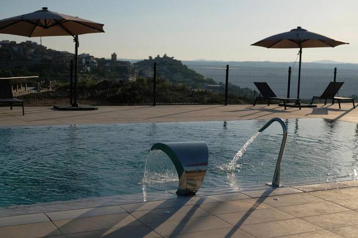 Apartamento de vacaciones para 4 personas, con terraza y vistas además de piscina para niños y piscina - 1