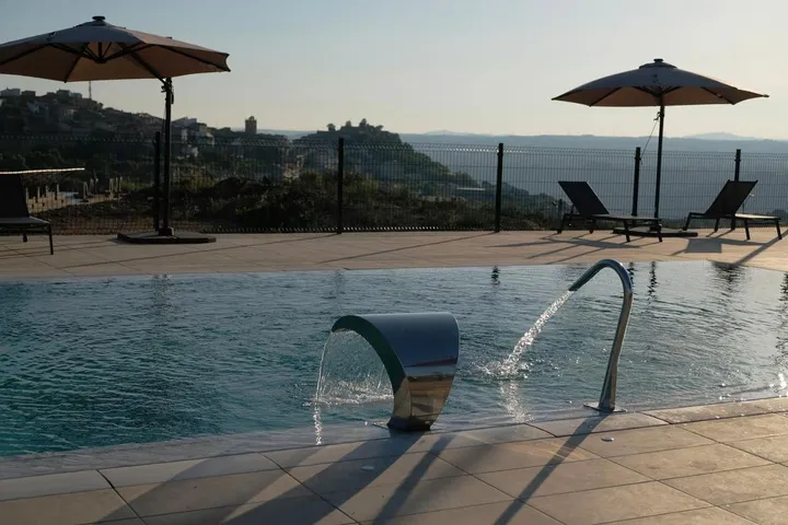 Ferienwohnung für 4 Personen, mit Terrasse und Ausblick sowie Kinderpool und Pool - 1