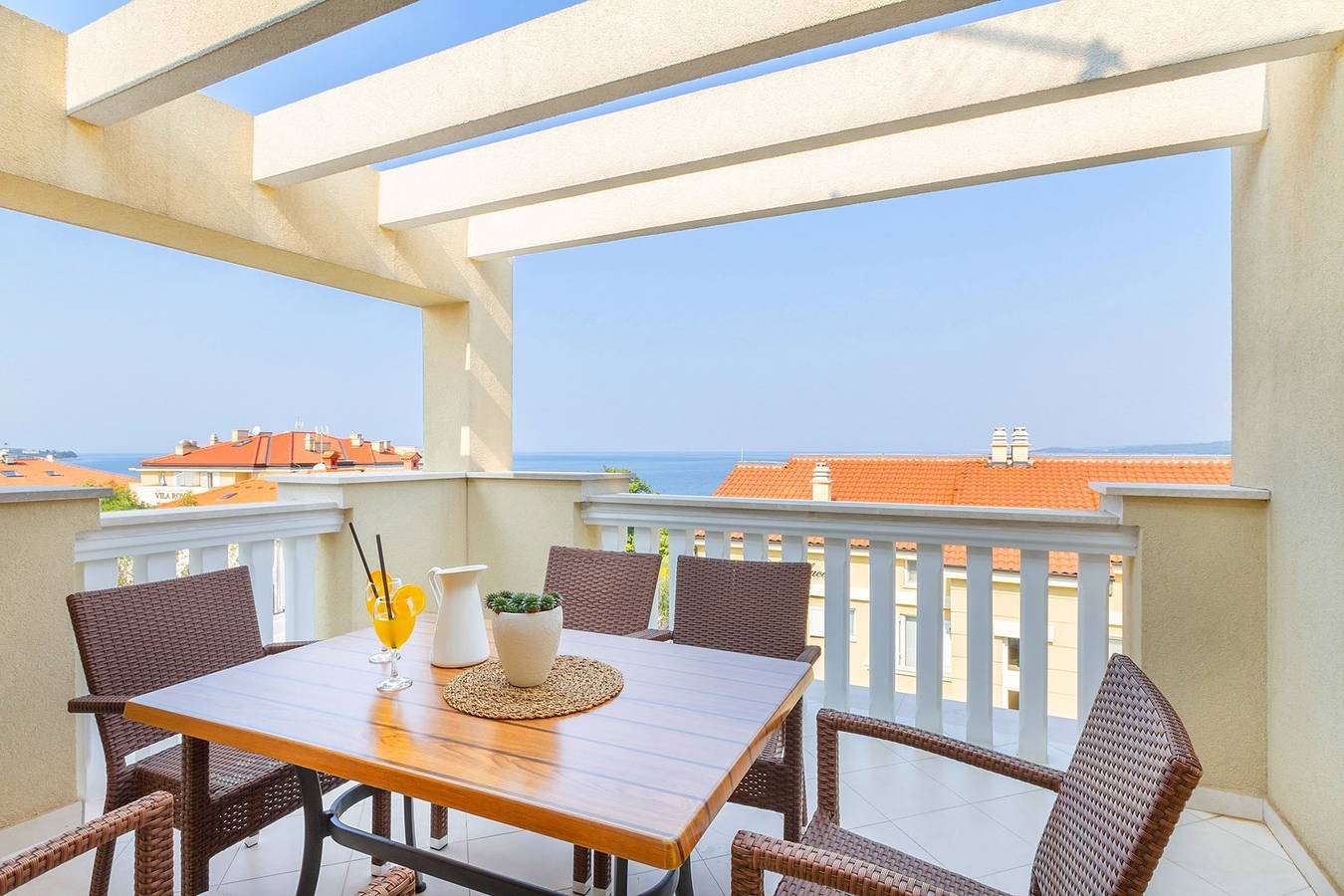 Ganze Wohnung, Elegante Ferienwohnung Mande 5 mit Meerblick in der Villa auf Krk in Zidarici, Krk