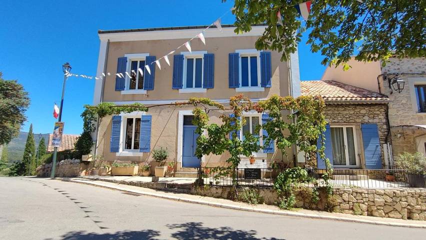 Chambre d’hôte pour 2 personnes, avec vue et jardin ainsi que terrasse et piscine