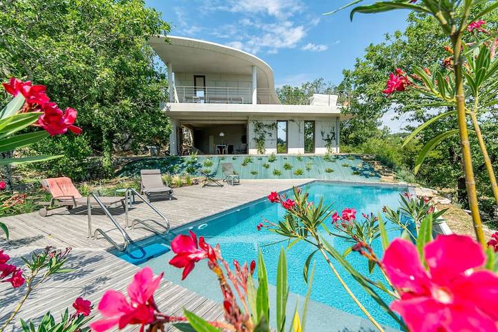 Gîte pour 2 personnes, avec Balcon ainsi que Jardin et Piscine