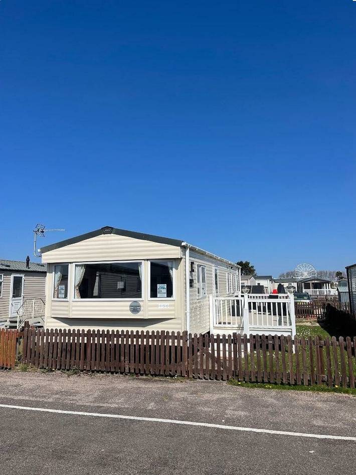 Caravan for 8 people, with garden in Somerset