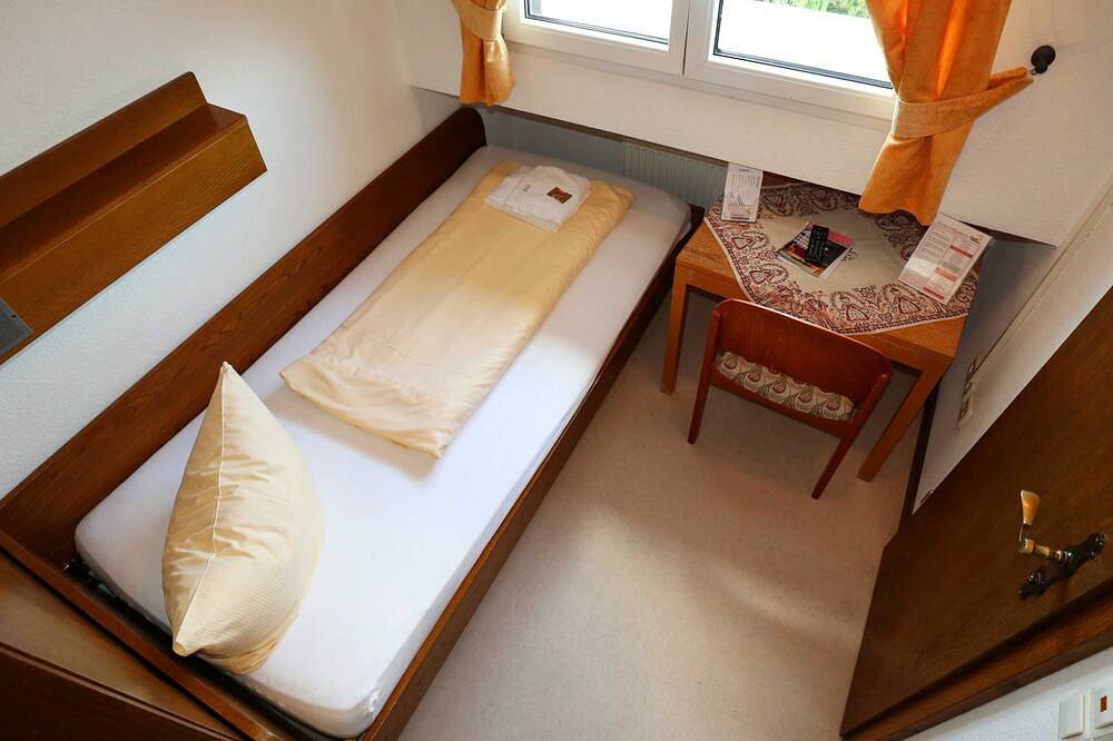 Einzelzimmer Kat. A, Nichtraucher, Wc und Dusche - Hotel Werneths Landgasthof in Europa-Park, Rheinhausen