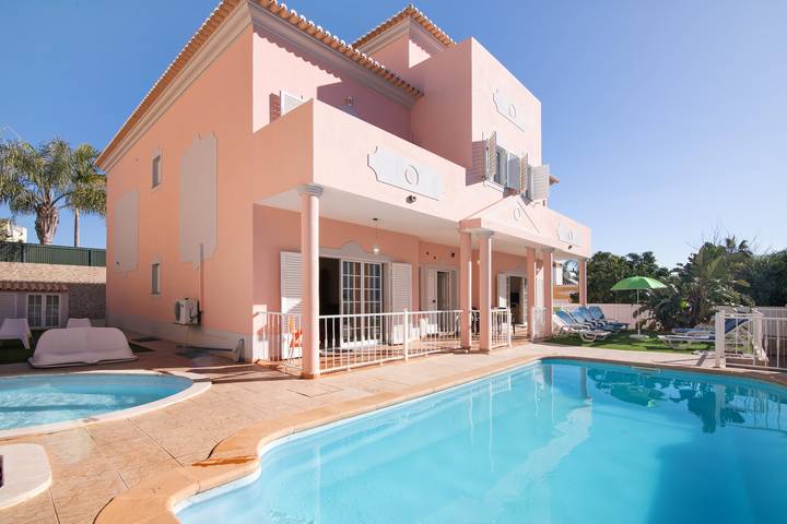 Villa para 10 pessoas, com Varanda e Jardim e ainda Piscina infantil em Albufeira
