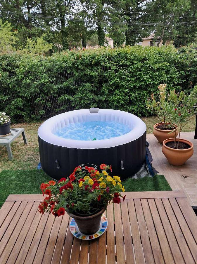 Chambre hôtes jacuzzi climatiseur provence in Tulette, Région de nyons