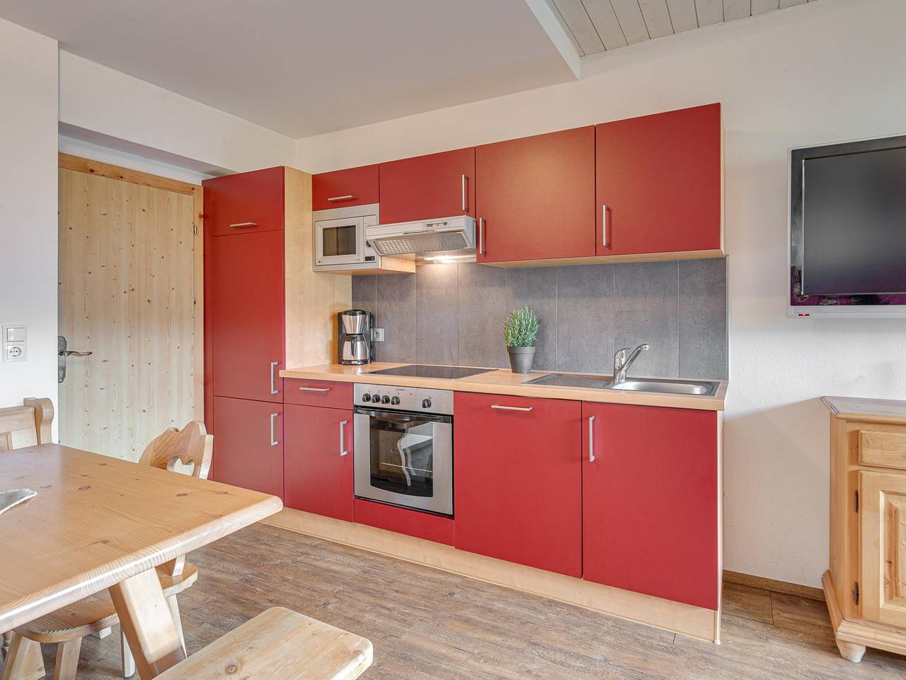 Ganze Wohnung, Großzügiges Apartment, Skibusnähe, Sauna in Tuxer Alpen, Fügen