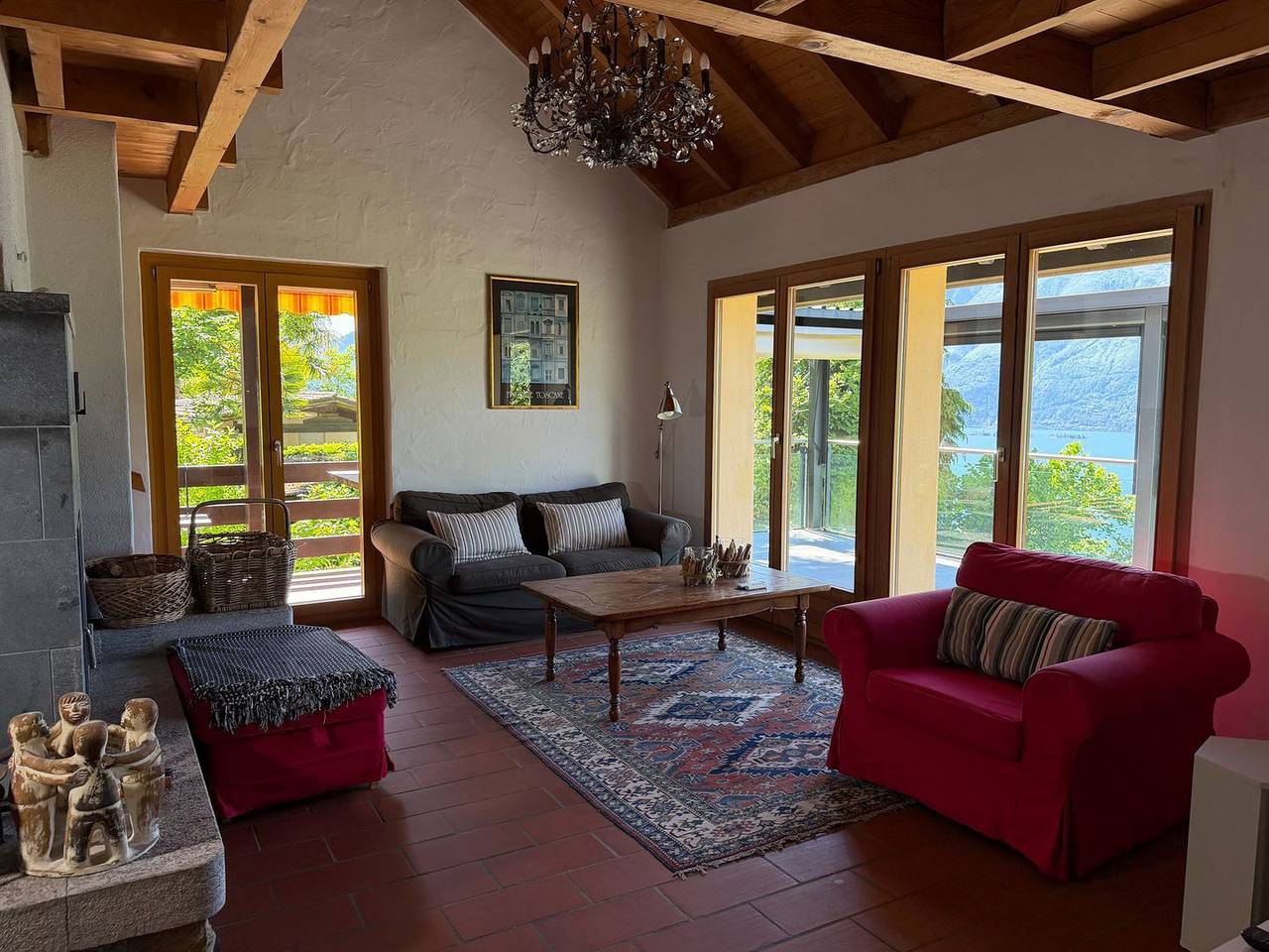 Freistehendes Ferienhaus Casa Arcana mit Terrasse, Kaminofen & Wlan in Gambarogno, Lago Maggiore (Schweiz)