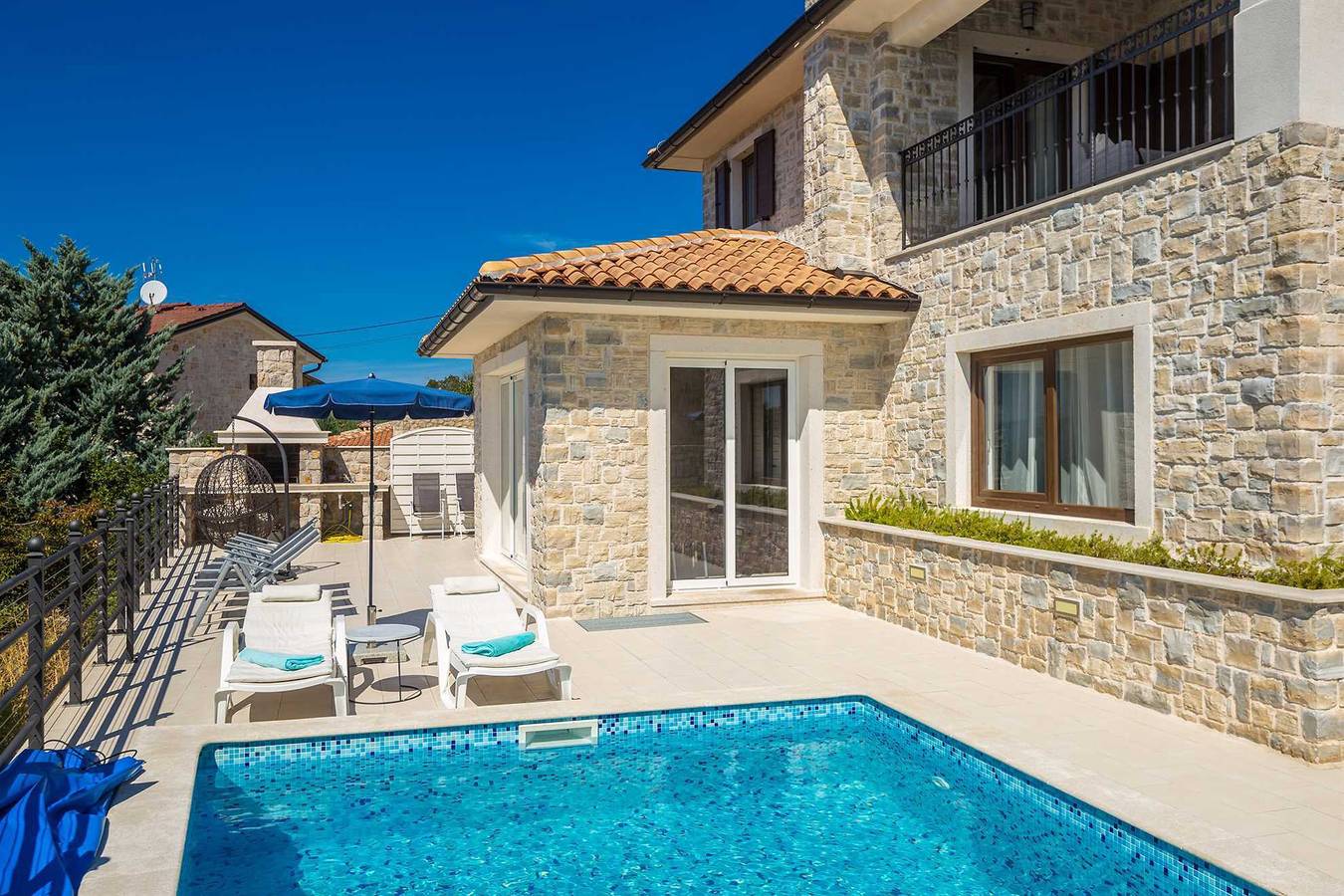 Villa Lurda mit herrlichem Meerblick und beheiztem Pool in Linardici, Krk