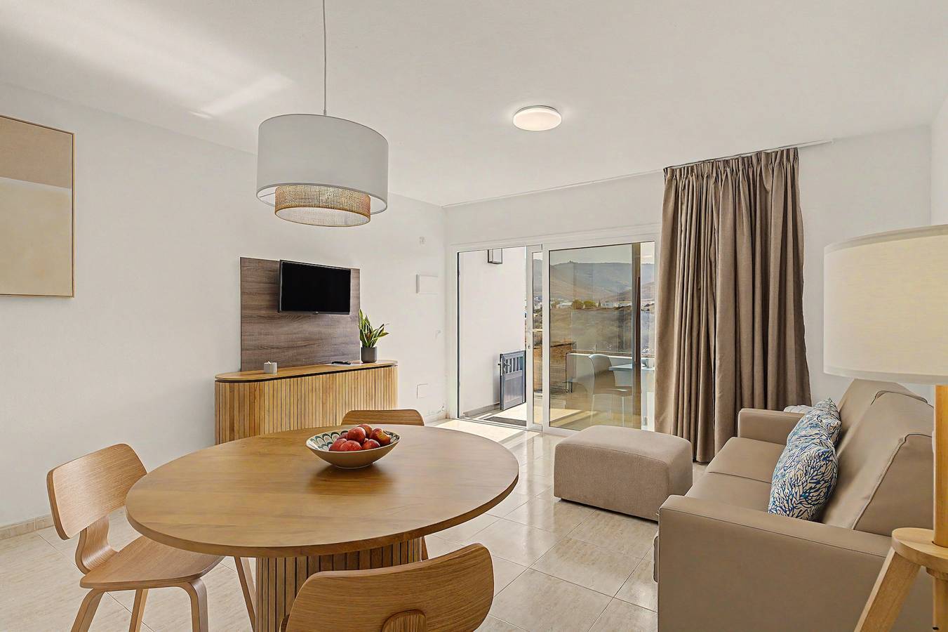 Apartamento entero, Apartamento "Callao Beach 5" con vista a la montaña, terraza y Wi-Fi in Punta de las Mujeres, Haría