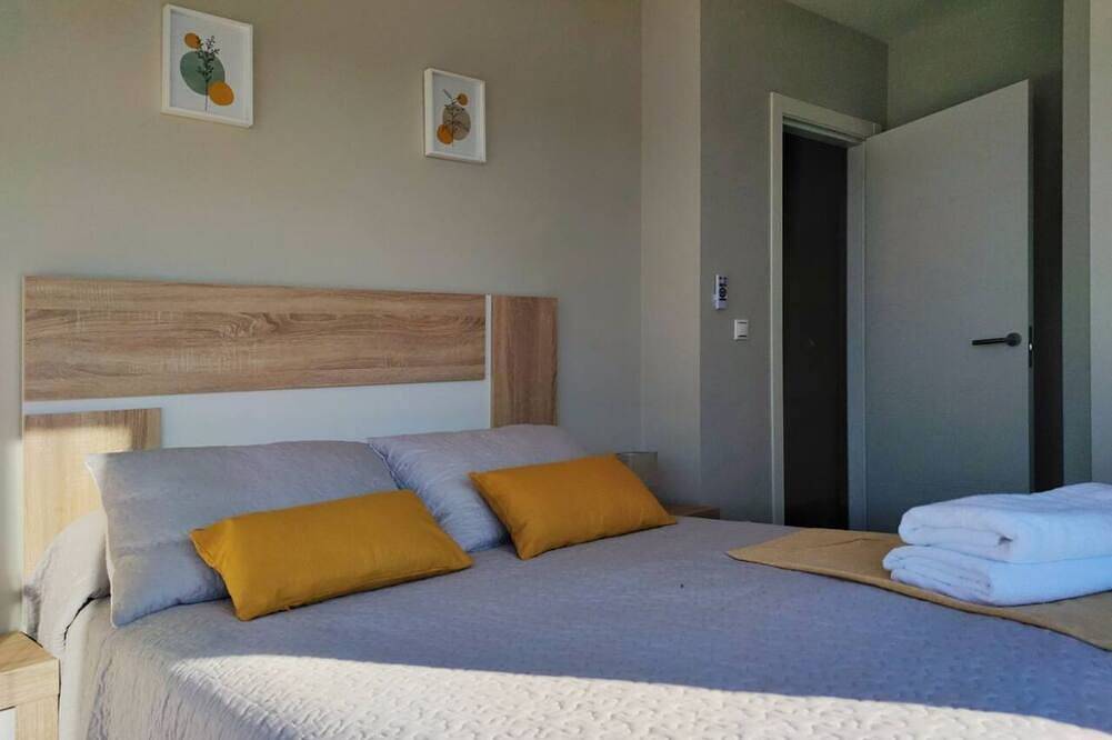 Ganze Wohnung, Disconnectaengalicia Penthouse La Perla, pool and tennis court in Portonovo, Sanxenxo