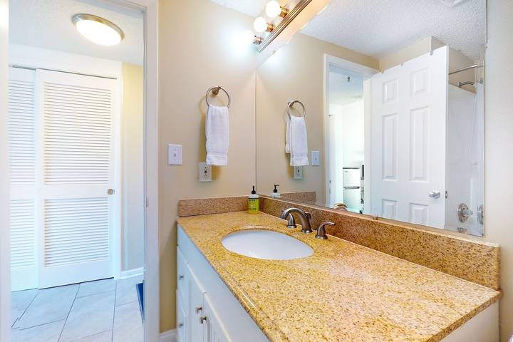 Vacation rental for 4 people, with pool and balcony in Fort Walton Beach